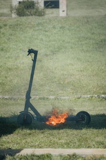 vznícení, výbuch elektrokoloběžky s Li-ion baterií